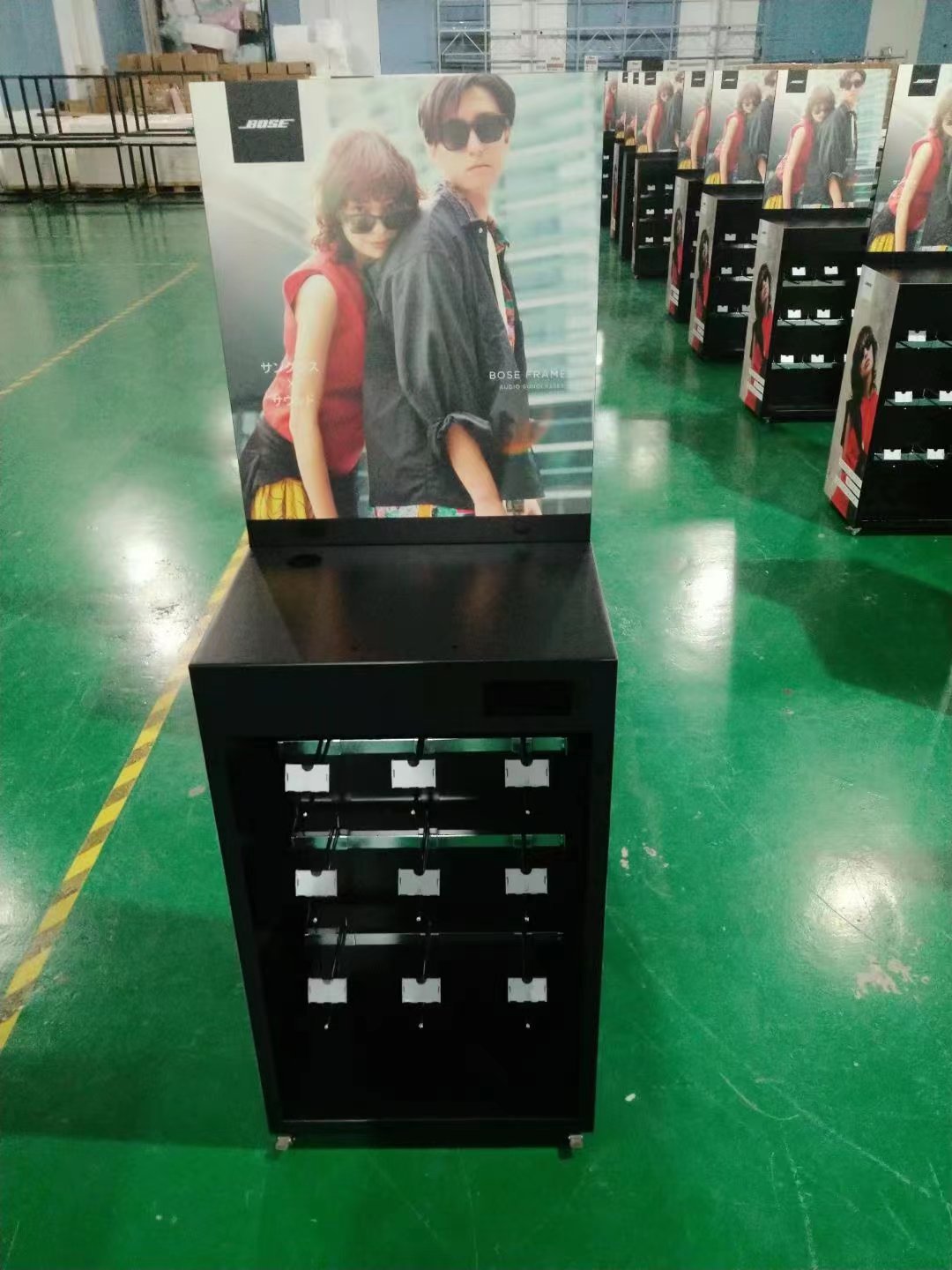 BOSE Floor-stand display